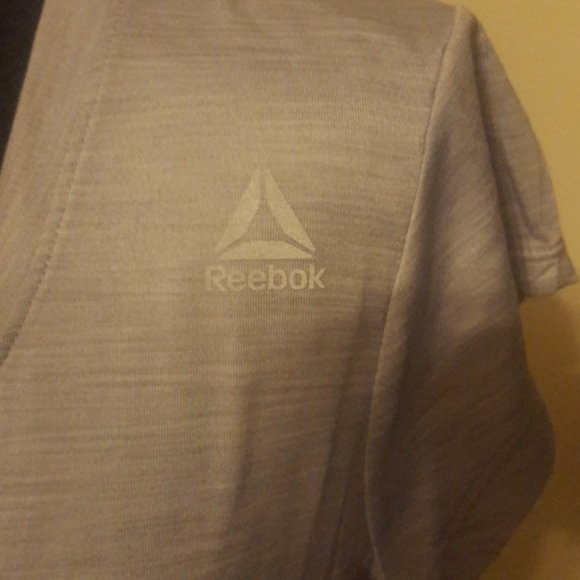 ❤HP❤️NWT Reebok Silver Sconce Cap-Sleeve Top❤ - Picture 7 of 11